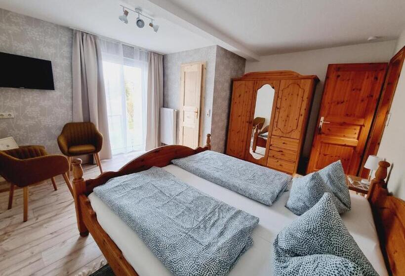 ホテル Pension & Wirtshaus   Tun Eikkoter   Kobel Ii