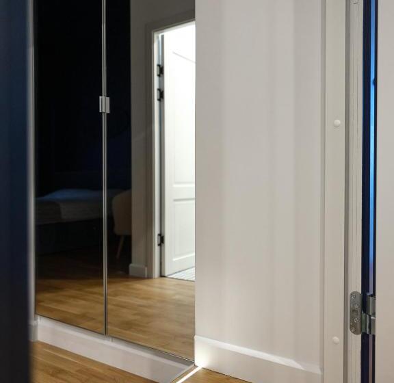 Miro Rooms Center   Quiet Chic, Self Check In