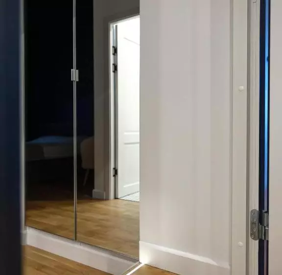 Miro Rooms Center   Quiet Chic, Self Check In