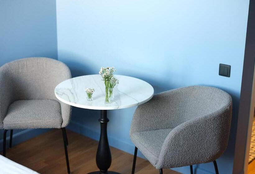 Miro Rooms Center   Quiet Chic, Self Check In