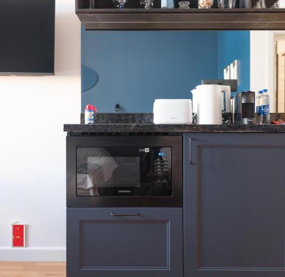 Miro Rooms Center   Quiet Chic, Self Check In