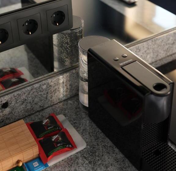 Miro Rooms Center   Quiet Chic, Self Check In