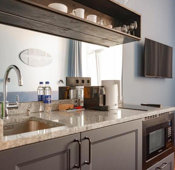 Miro Rooms Center   Quiet Chic, Self Check In