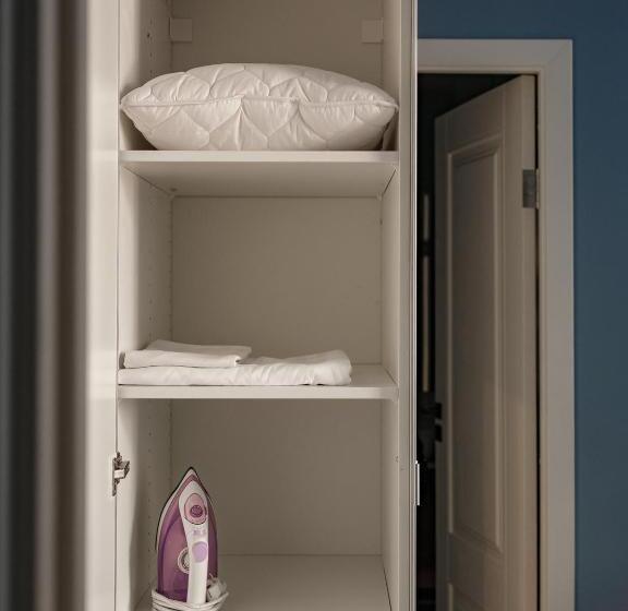 Miro Rooms Center   Quiet Chic, Self Check In