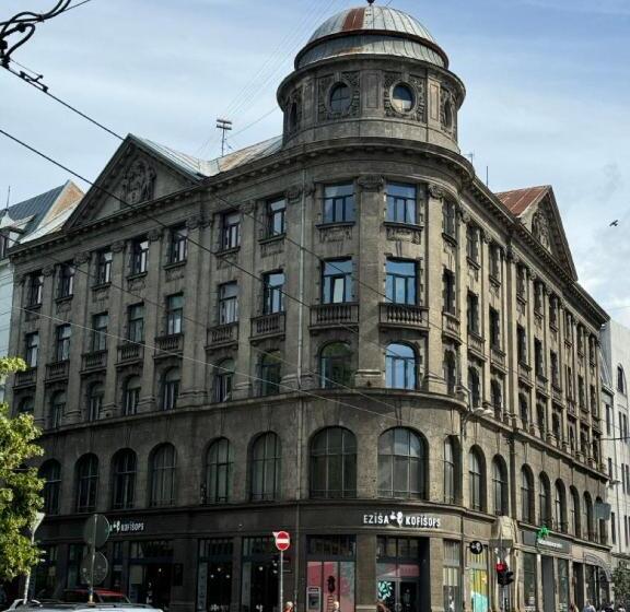 Miro Rooms Center   Quiet Chic, Self Check In