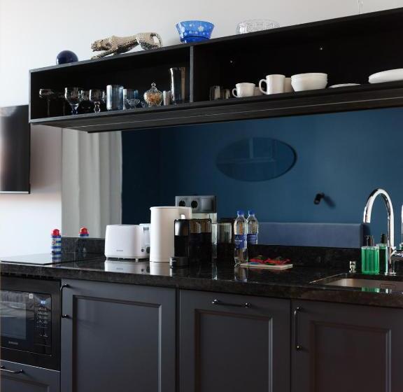 Miro Rooms Center   Quiet Chic, Self Check In