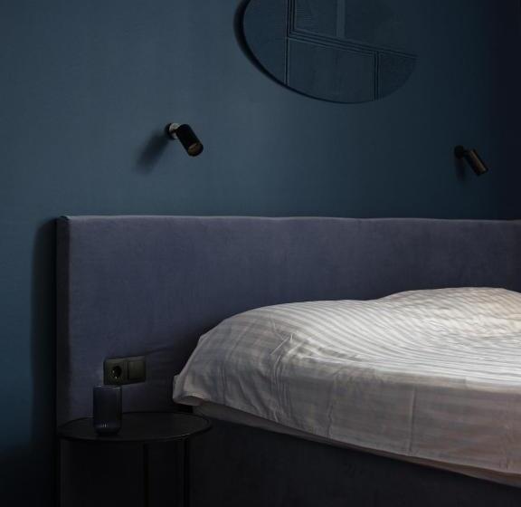 Miro Rooms Center   Quiet Chic, Self Check In