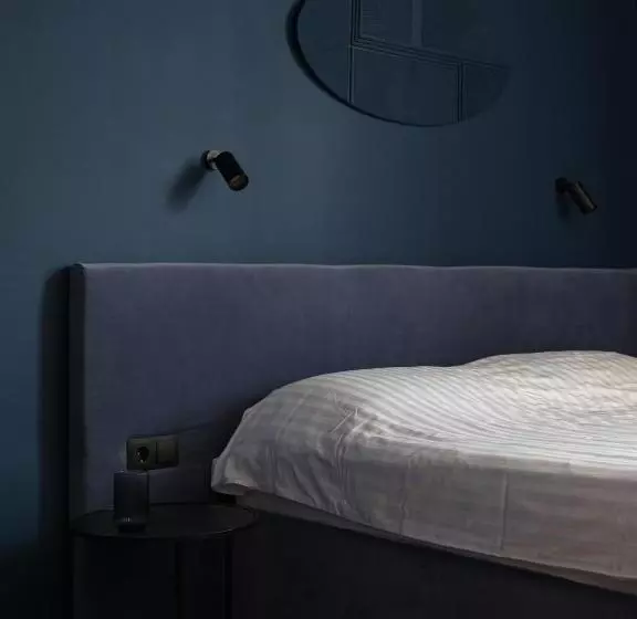 Miro Rooms Center   Quiet Chic, Self Check In
