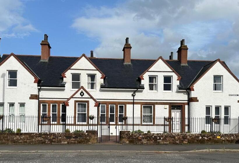 Peel House Bed And Breakfast