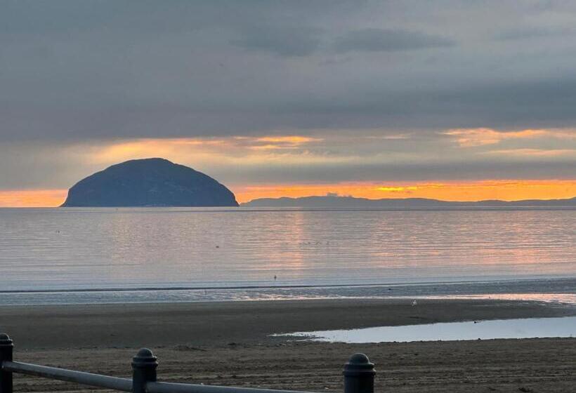 Peel House Bed And Breakfast