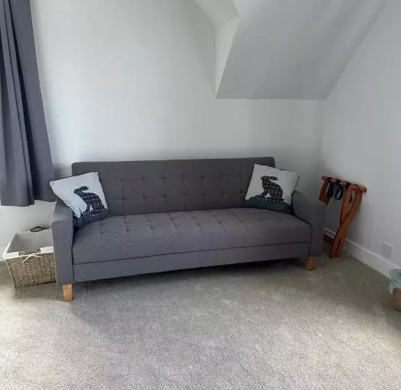 Peel House Bed And Breakfast