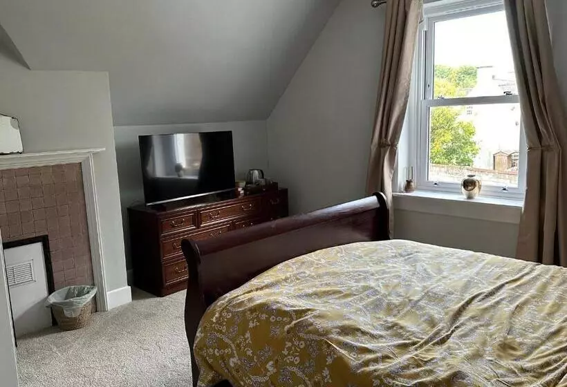 Peel House Bed And Breakfast