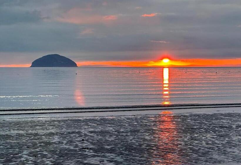 Peel House Bed And Breakfast