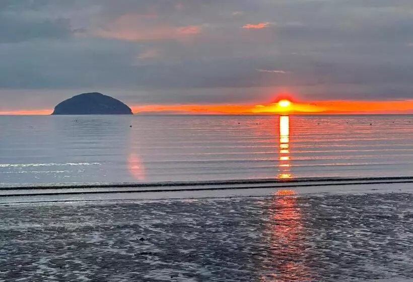 Peel House Bed And Breakfast