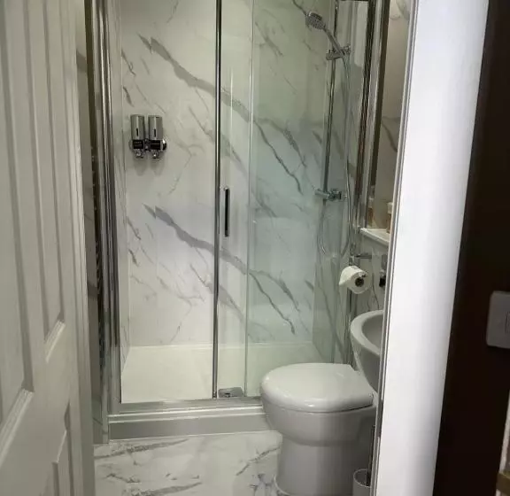 Peel House Bed And Breakfast