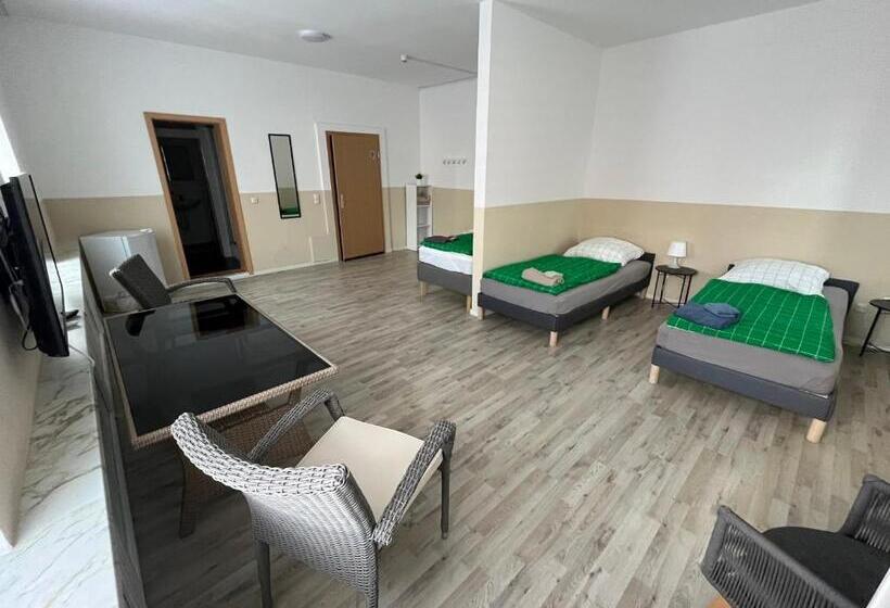 Пансион Große Zimmer Für 3 Personen Fernseher, Kühlschrank