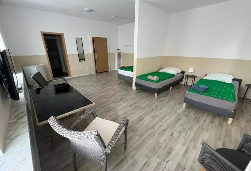 Majatalo Große Zimmer Für 3 Personen  Fernseher, Kühlschrank