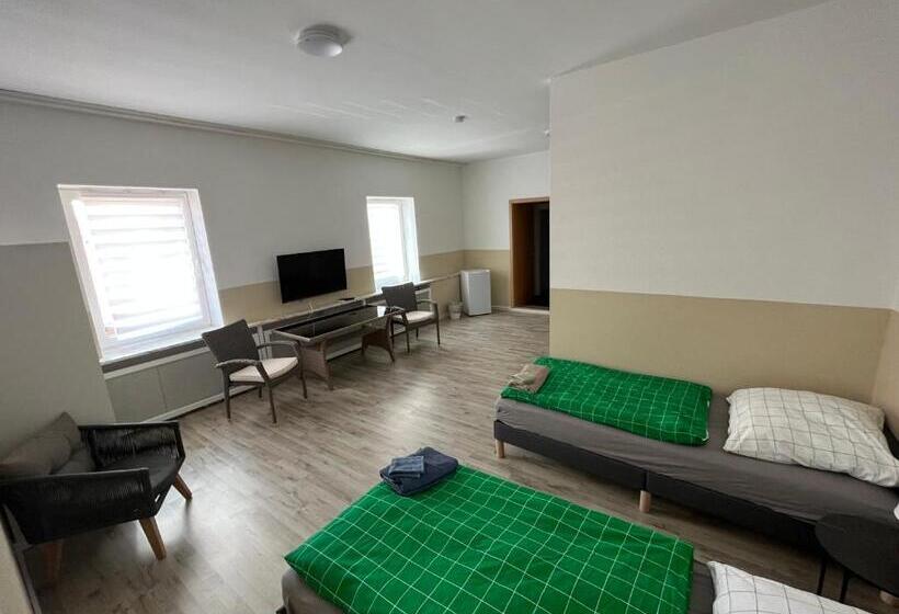 Пансион Große Zimmer Für 3 Personen Fernseher, Kühlschrank