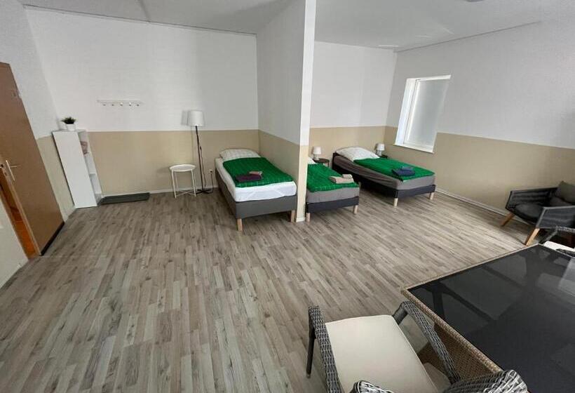 Пансион Große Zimmer Für 3 Personen Fernseher, Kühlschrank