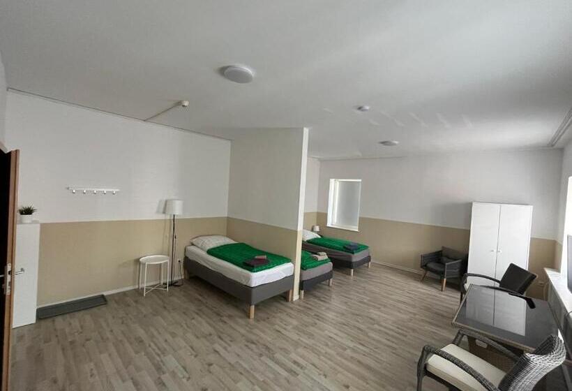 Пансион Große Zimmer Für 3 Personen Fernseher, Kühlschrank