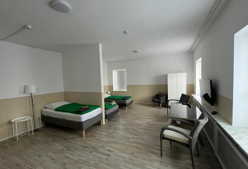 Пансион Große Zimmer Für 3 Personen Fernseher, Kühlschrank