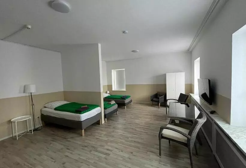 Majatalo Große Zimmer Für 3 Personen  Fernseher, Kühlschrank