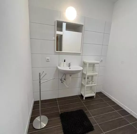 Majatalo Große Zimmer Für 3 Personen  Fernseher, Kühlschrank