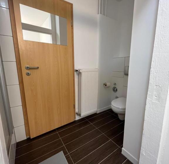 Пансион Große Zimmer Für 3 Personen Fernseher, Kühlschrank