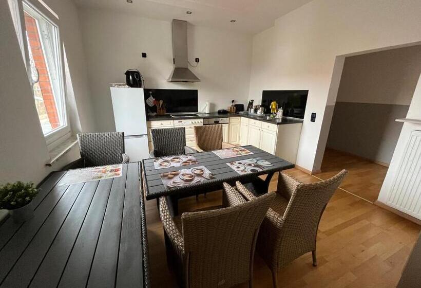 Пансион Große Zimmer Für 3 Personen Fernseher, Kühlschrank