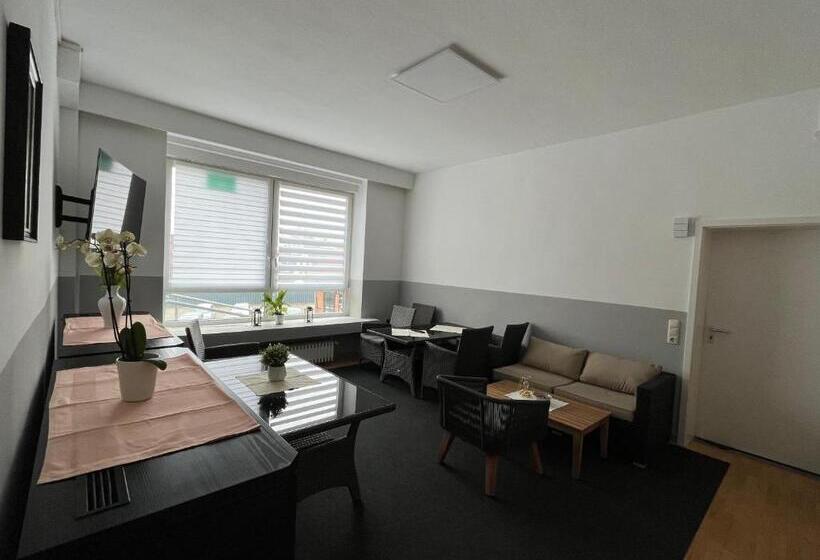 Пансион Große Zimmer Für 3 Personen Fernseher, Kühlschrank