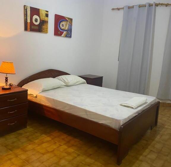 פנסיון Muralha Rooms