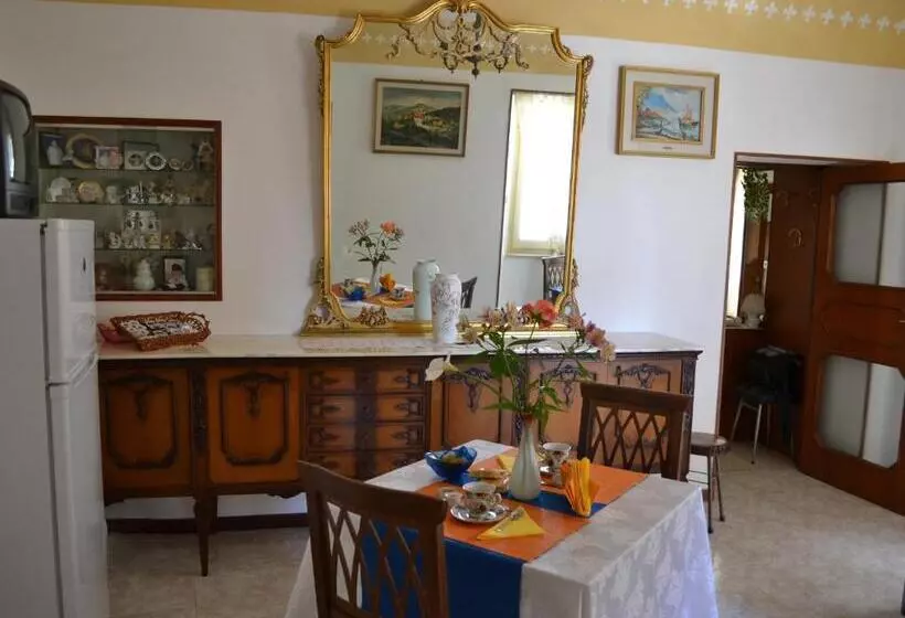 تختخواب و صبحانه Antico Borgo