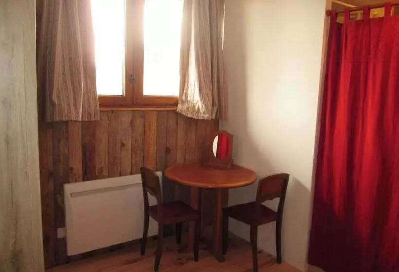 تختخواب و صبحانه Le Chalet De La Conversaria