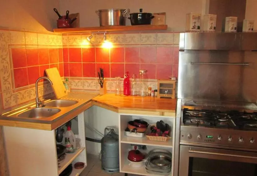 تختخواب و صبحانه Le Chalet De La Conversaria
