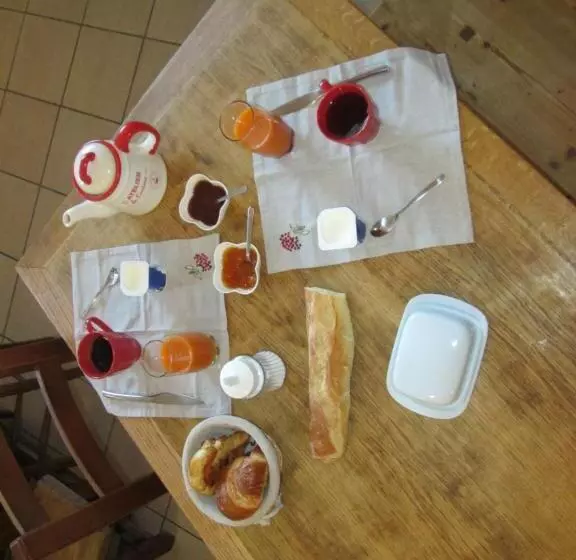 تختخواب و صبحانه Le Chalet De La Conversaria
