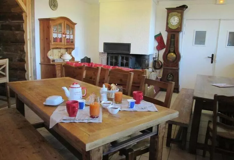 تختخواب و صبحانه Le Chalet De La Conversaria