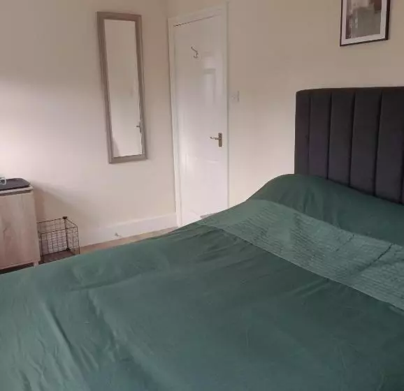 Aamiaismajoitus (B&B) Upstairs At Pebble Point