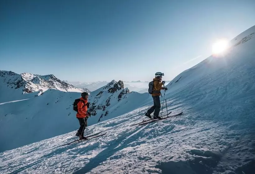 ホテル Revier Mountain Lodge Saas Fee