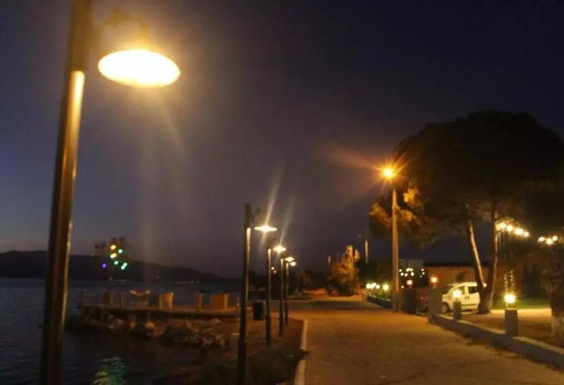 Hotelli White Moon