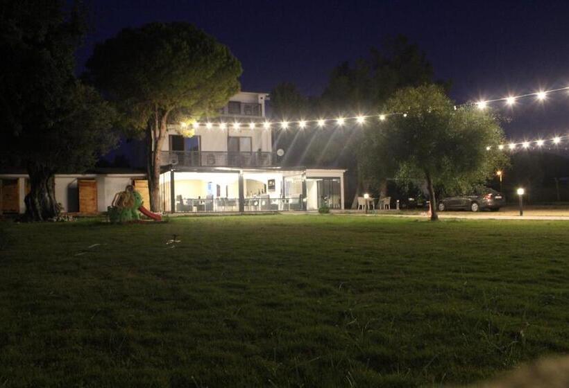 ホテル White Moon