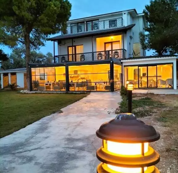 Hotelli White Moon