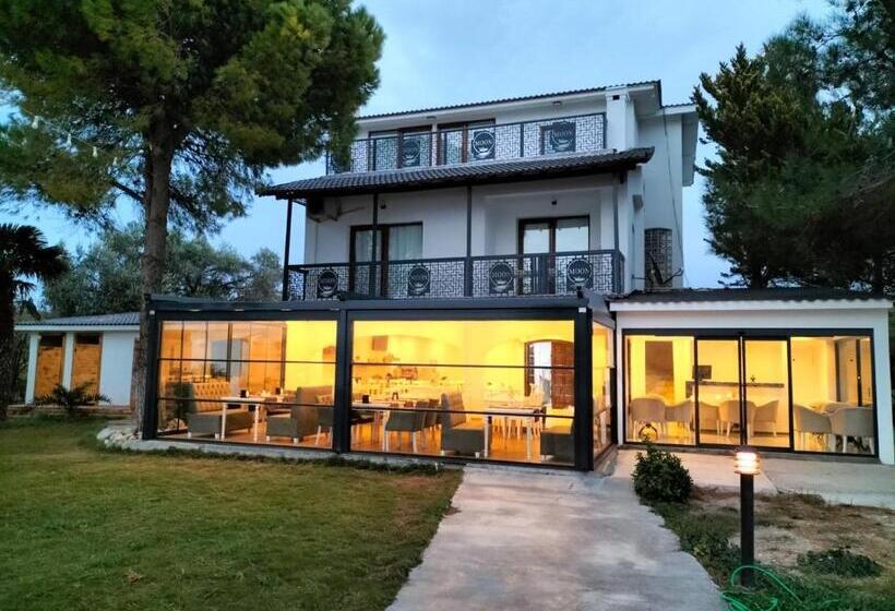 ホテル White Moon