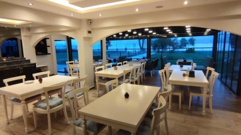 ホテル White Moon