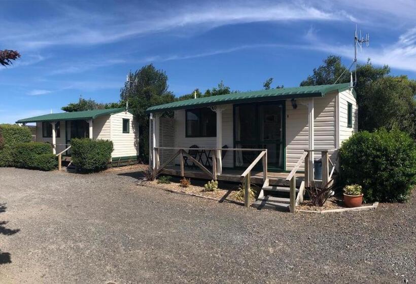 מוטל The Clive Hideaway