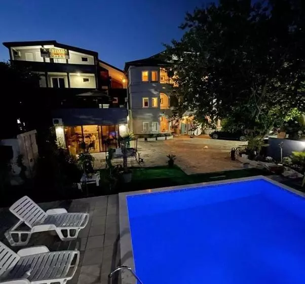 پانسیون Apartmani Izo L
