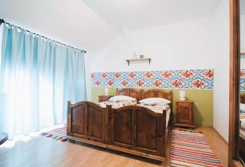 ペンション Badiu S Guest House