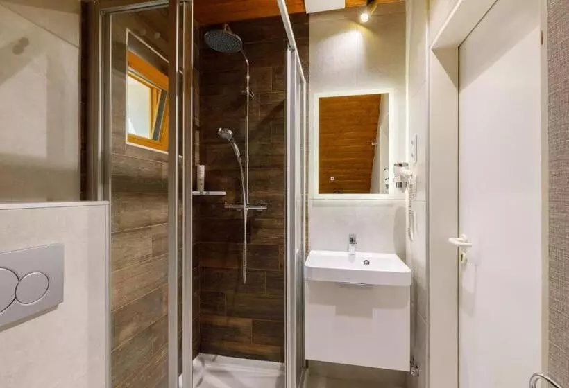 پانسیون Lepke Apartmanház és étterem