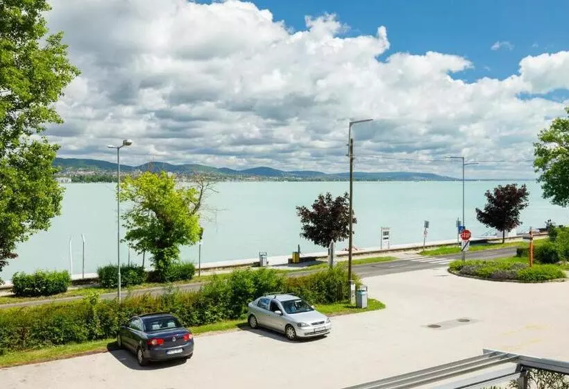 پانسیون Lepke Apartmanház és étterem