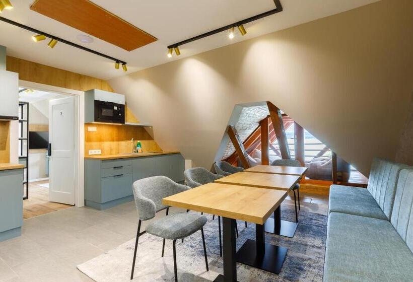 پانسیون Lepke Apartmanház és étterem