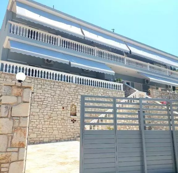 Elizabeth Apartments Himare